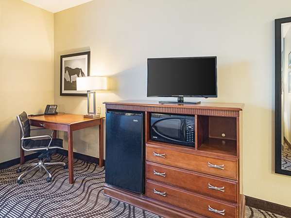  - La Quinta Inn & Suites Mathis