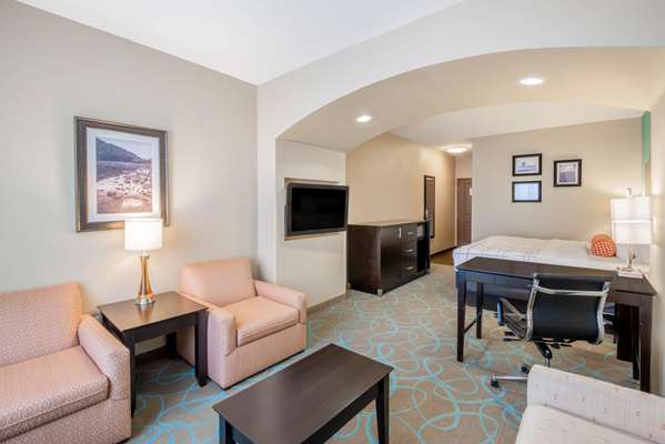 Suite - La Quinta Inn & Suites Clinton