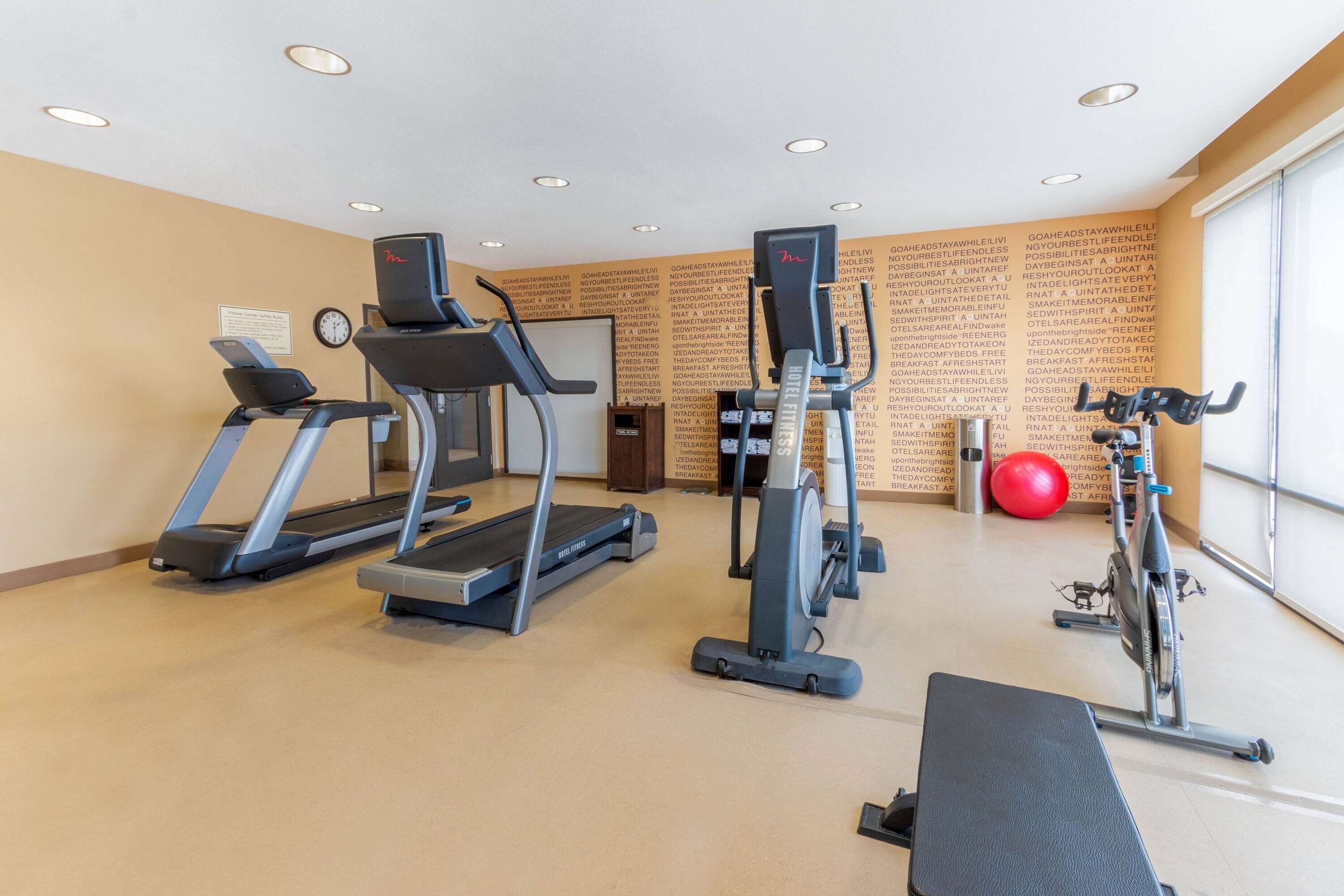 Health club fitness center gym | La Quinta Inn & Suites by Wyndham Carlsbad