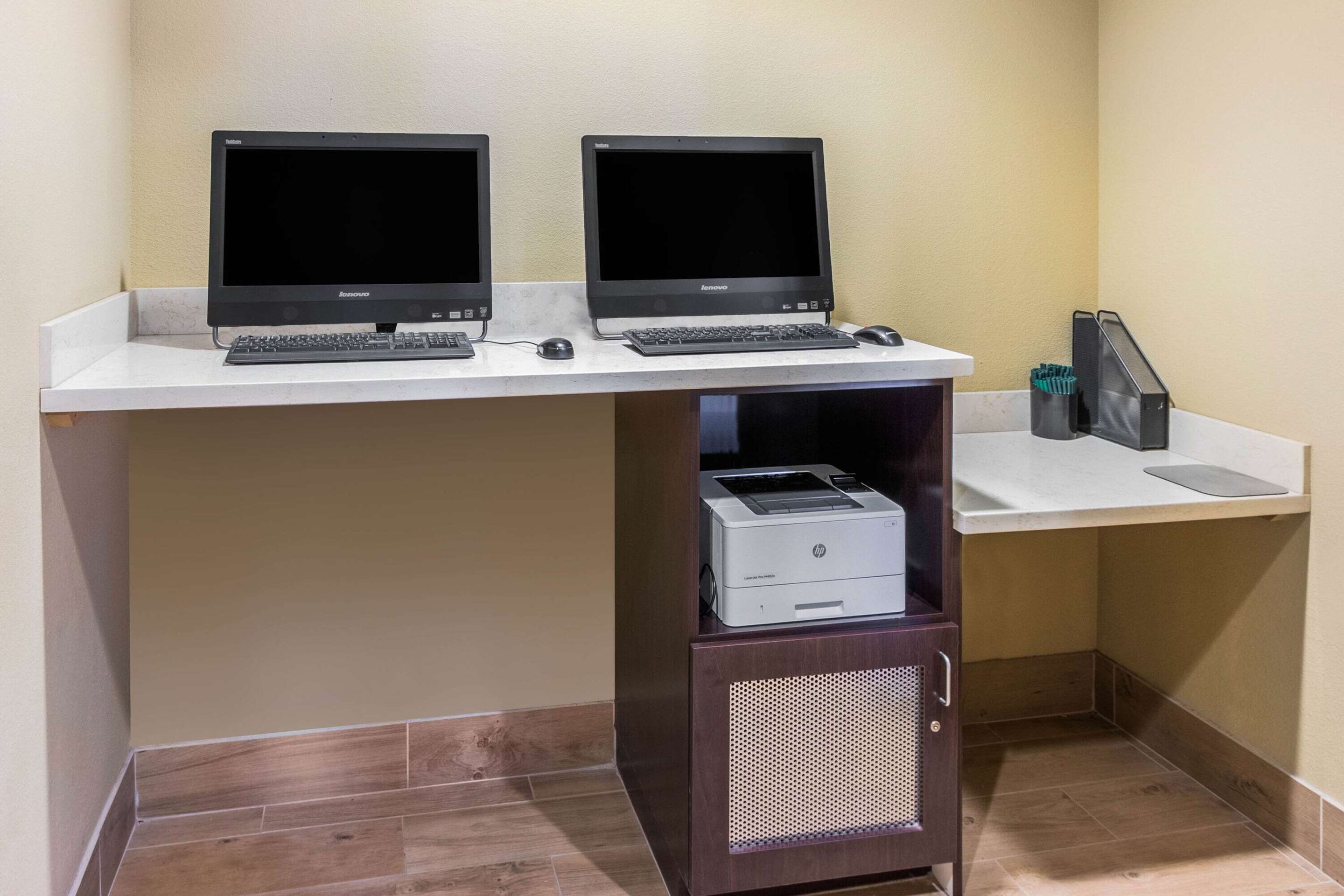 Business Center | La Quinta Inn & Suites by Wyndham Carlsbad