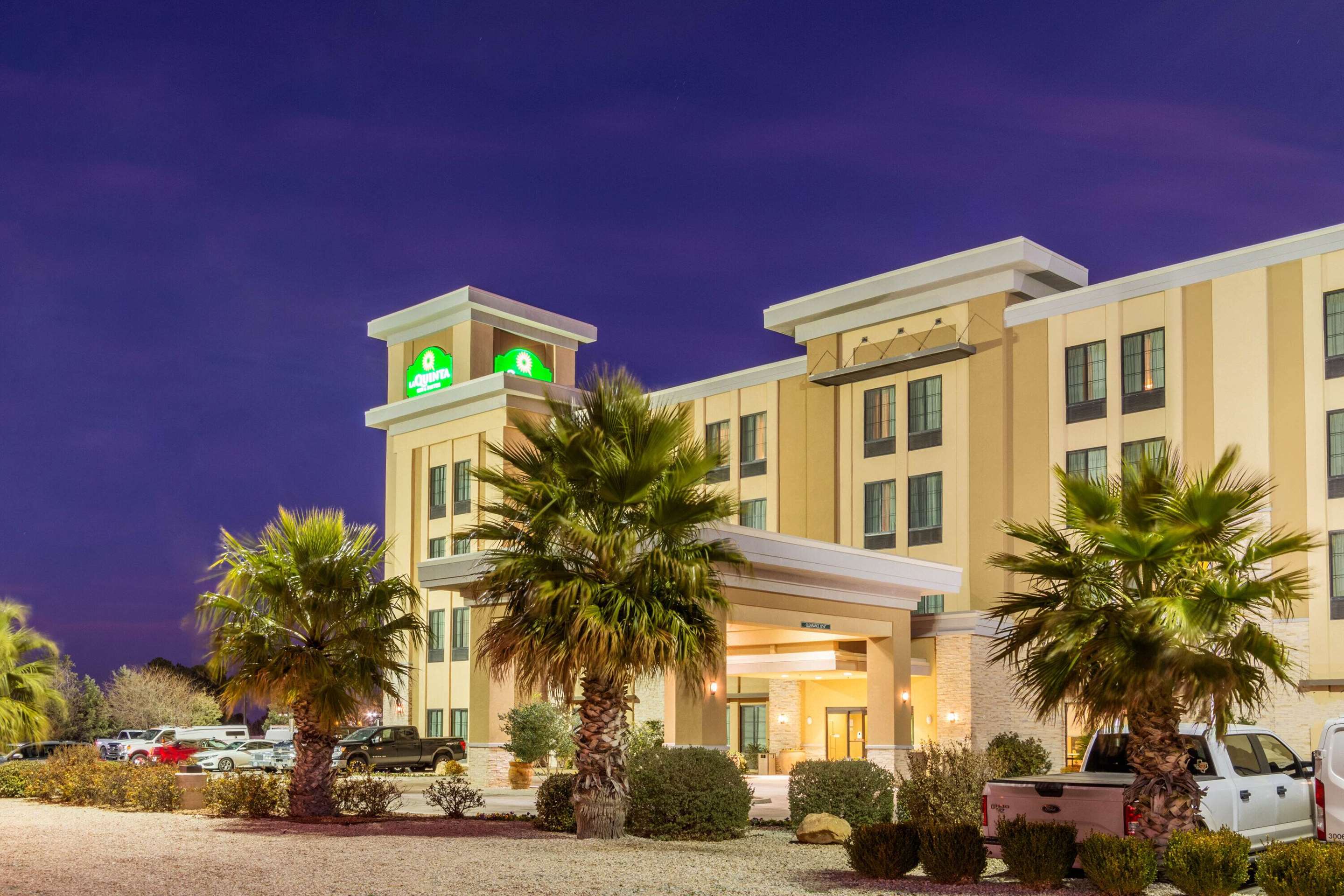 Exterior | La Quinta Inn & Suites by Wyndham Carlsbad