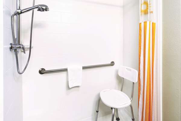  - La Quinta Inn & Suites Bonita Springs