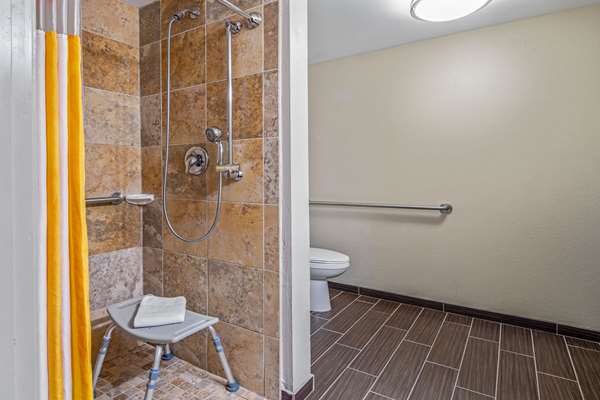  - La Quinta Inn & Suites Bonita Springs