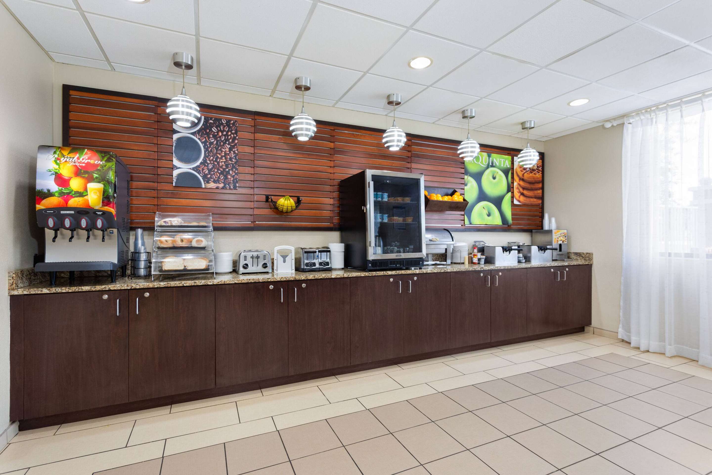 Property amenity | La Quinta Inn & Suites by Wyndham Bonita Springs Naples N.