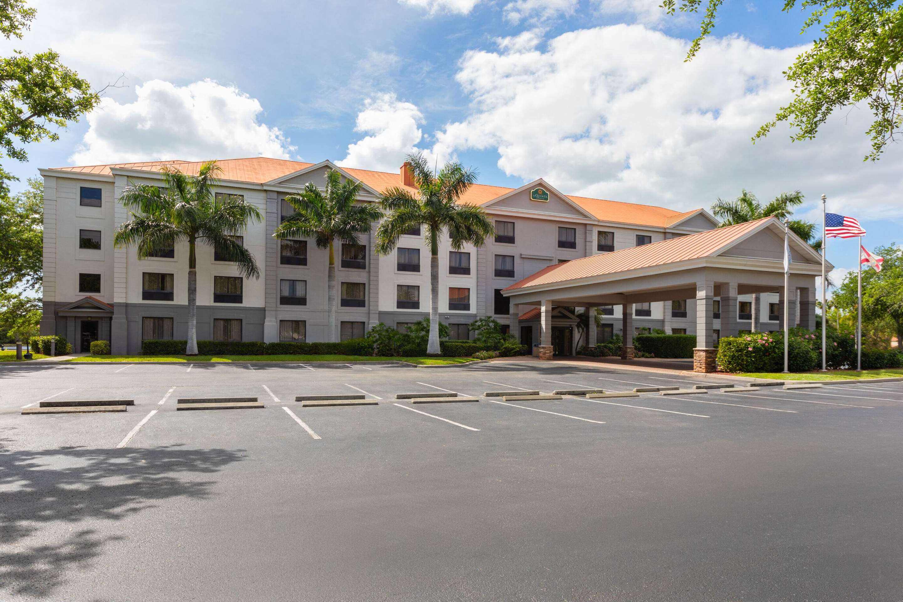 Exterior | La Quinta Inn & Suites by Wyndham Bonita Springs Naples N.