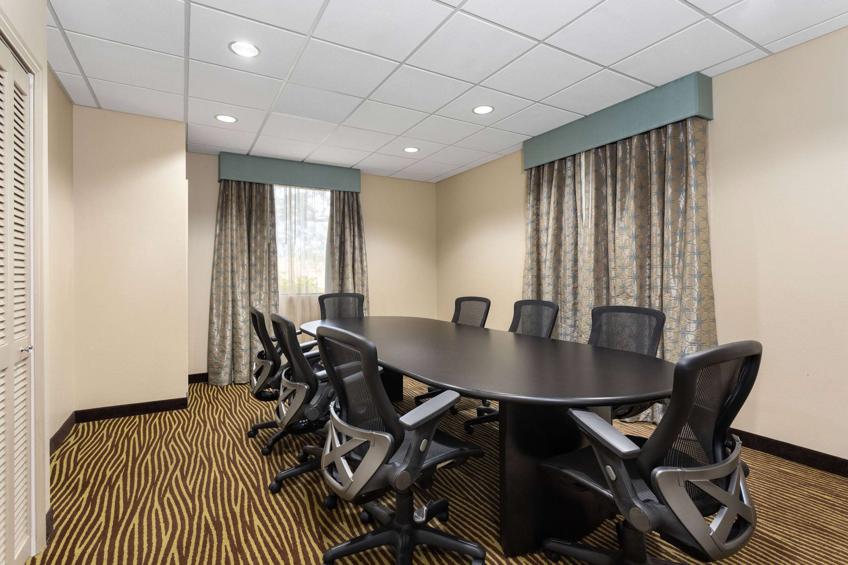 Meeting Room | La Quinta Inn & Suites by Wyndham Bonita Springs Naples N.
