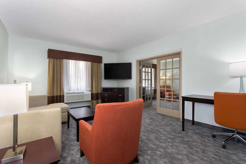 LA QUINTA INN STE BONITA SPRINGS NA-guestroom-Guest Room,Suite,On-Site.jpg