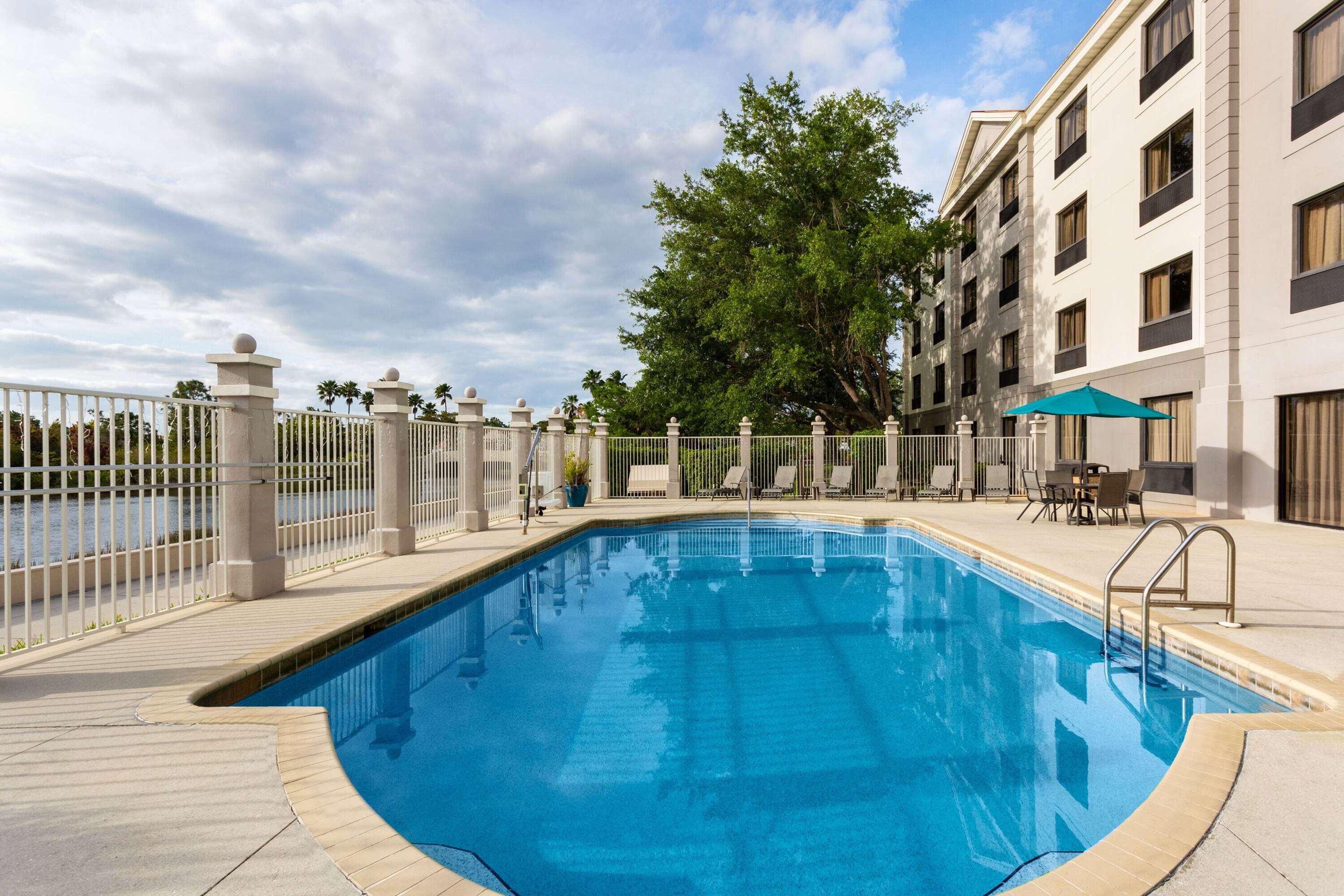 Pool | La Quinta Inn & Suites by Wyndham Bonita Springs Naples N.