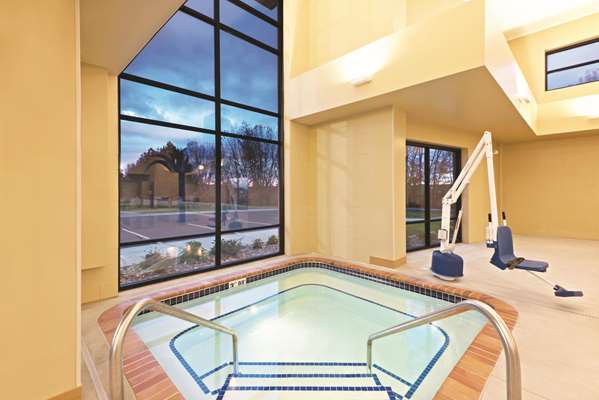 Pool - La Quinta Inn & Suites Billings - I-90, Exit 446