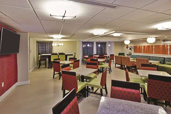  - La Quinta Inn & Suites Summersville