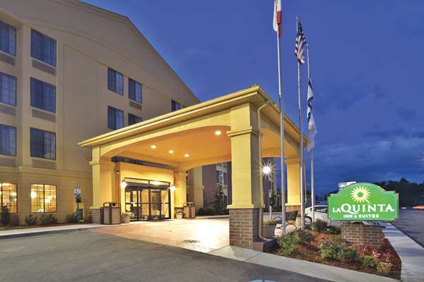 Exterior view - La Quinta Inn & Suites Summersville
