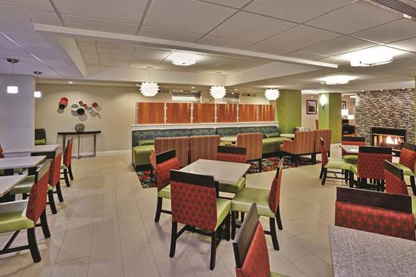  - La Quinta Inn & Suites Summersville