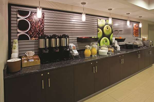  - La Quinta Inn & Suites Summersville