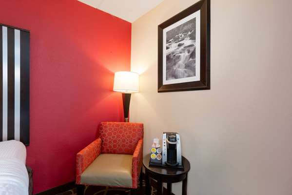  - La Quinta Inn & Suites Summersville