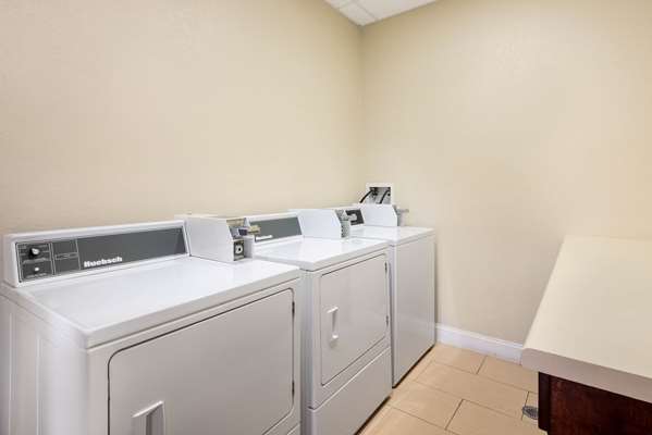 Amenities - La Quinta Inn & Suites Summersville