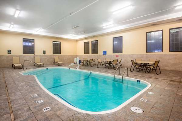 Pool - La Quinta Inn & Suites Summersville