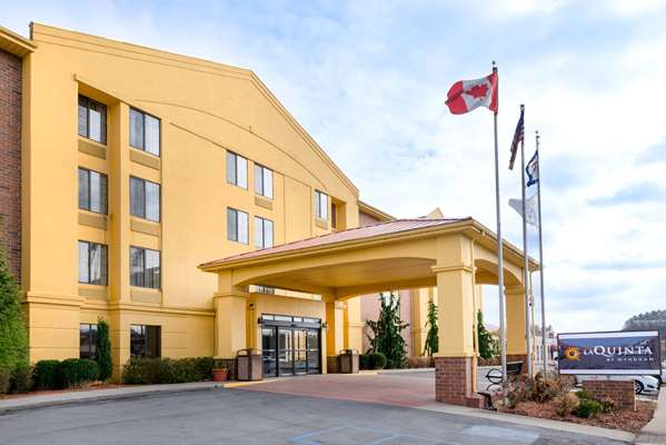 Exterior view - La Quinta Inn & Suites Summersville