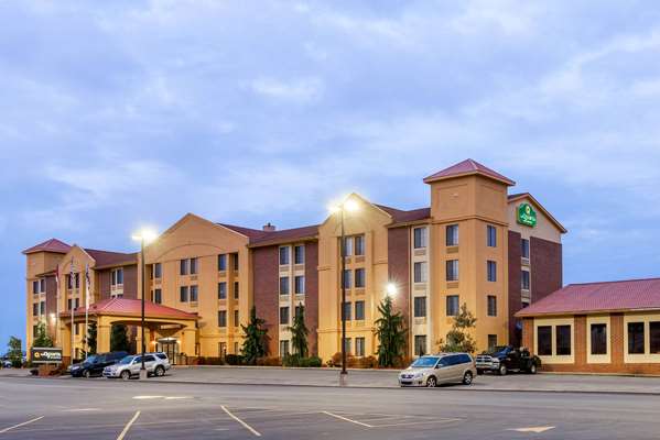 Exterior view - La Quinta Inn & Suites Summersville