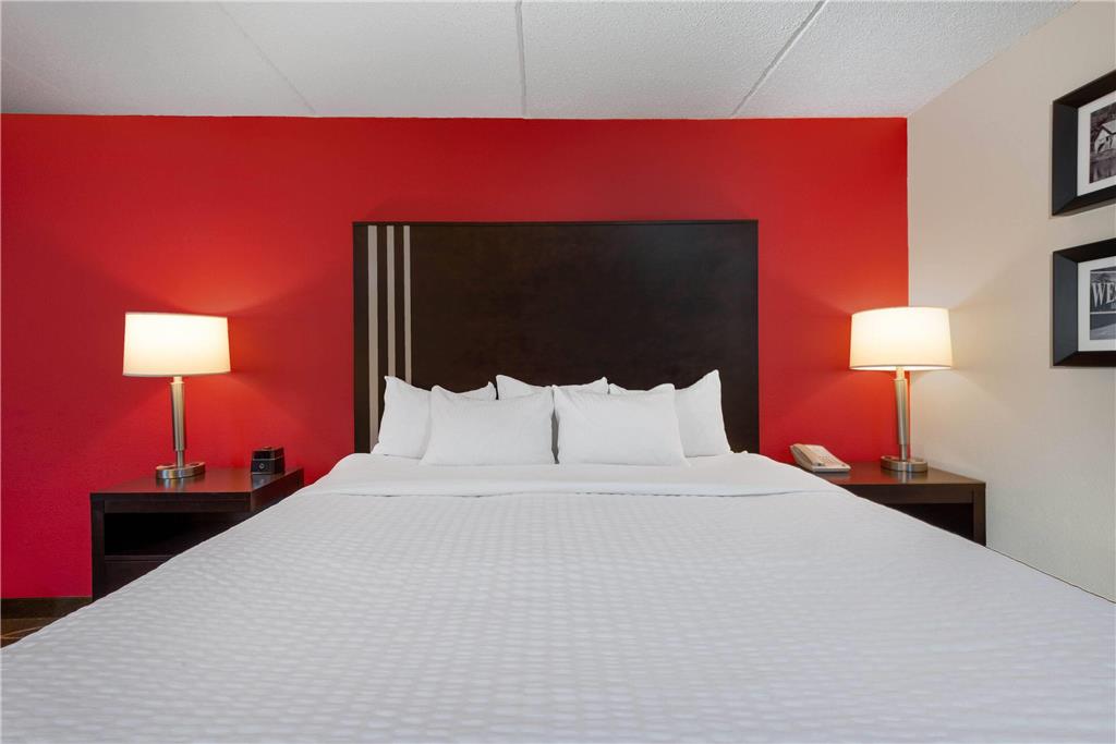 LA QUINTA INN & SUITES SUMMERSVILLE-guestroom-Guest Room,On-Site.jpg