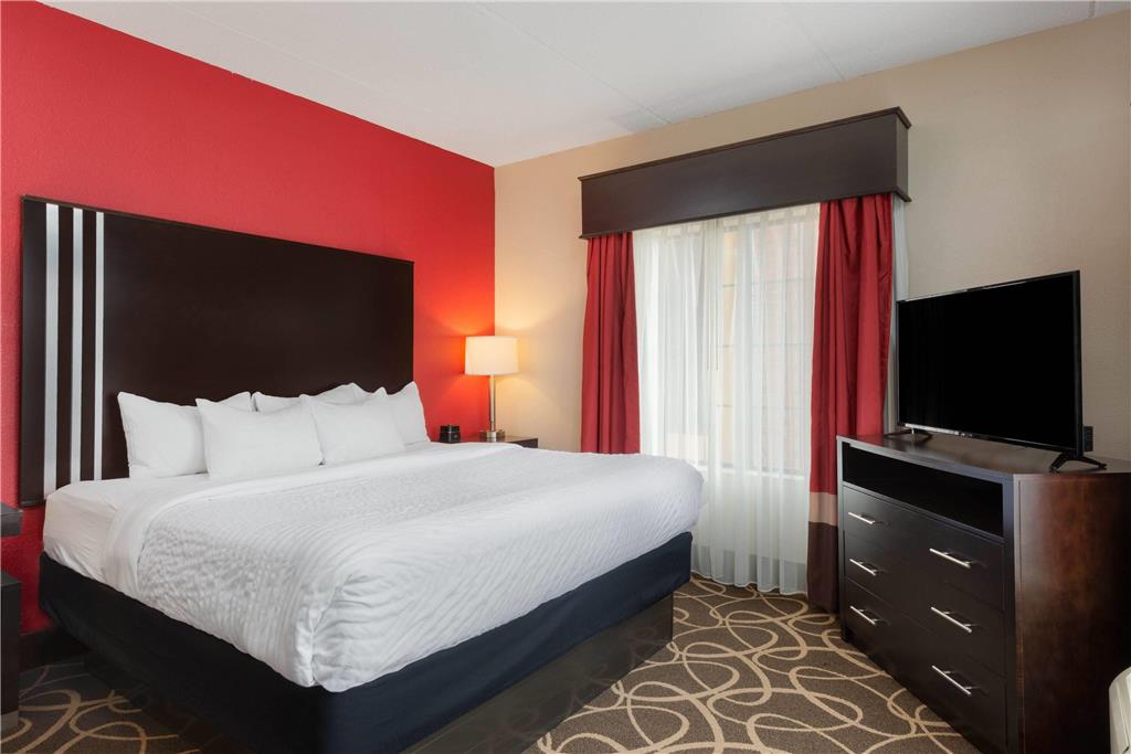 LA QUINTA INN & SUITES SUMMERSVILLE-guestroom-Guest Room,Suite,On-Site.jpg