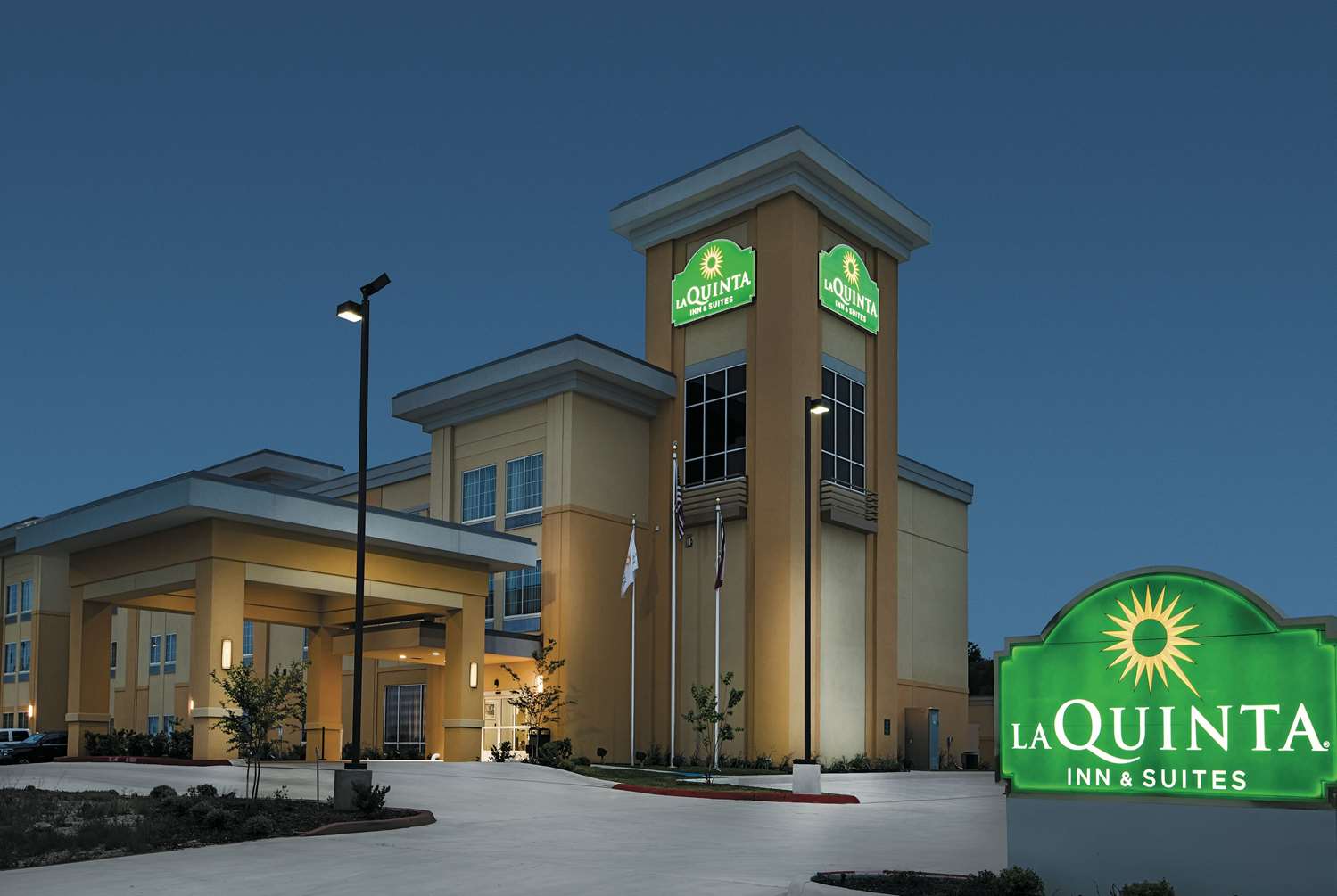 La Quinta Inn & Suites Karnes City, TX See Discounts