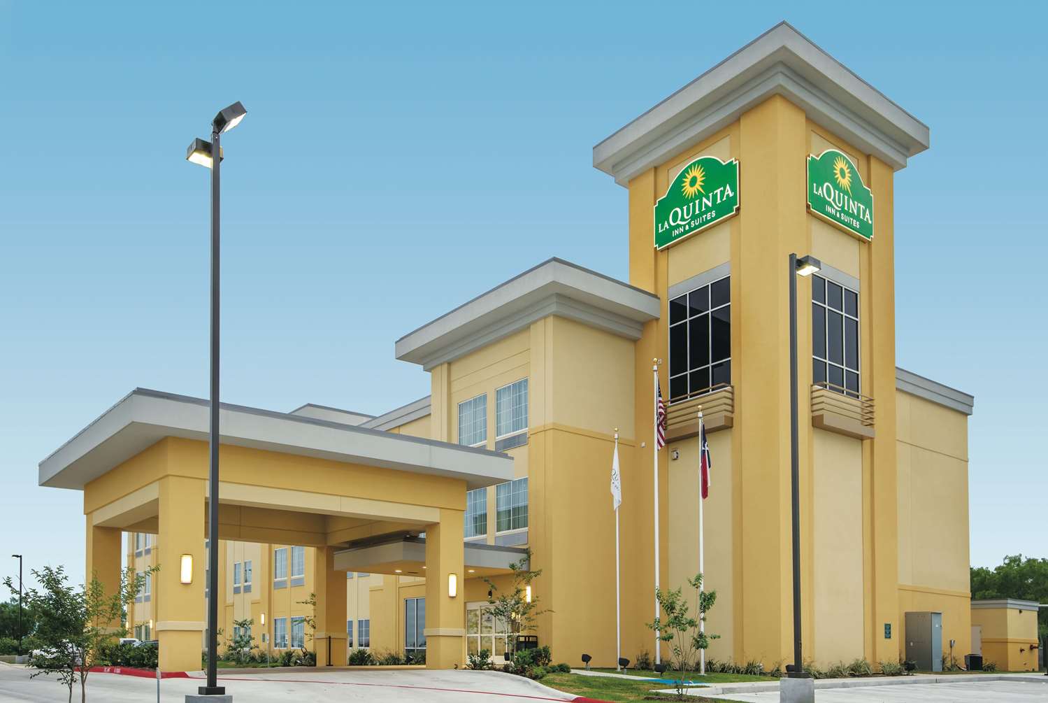 La Quinta Inn & Suites Karnes City, TX See Discounts