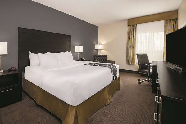  - La Quinta Inn & Suites Karnes City