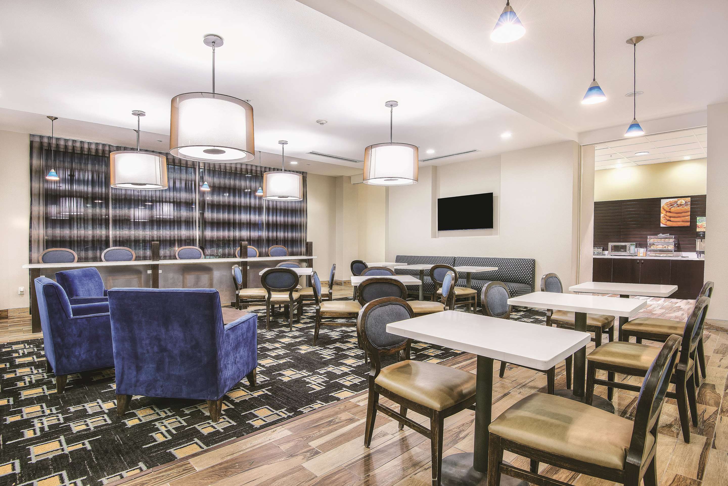 Property amenity | La Quinta Inn & Suites by Wyndham Karnes City - Kenedy