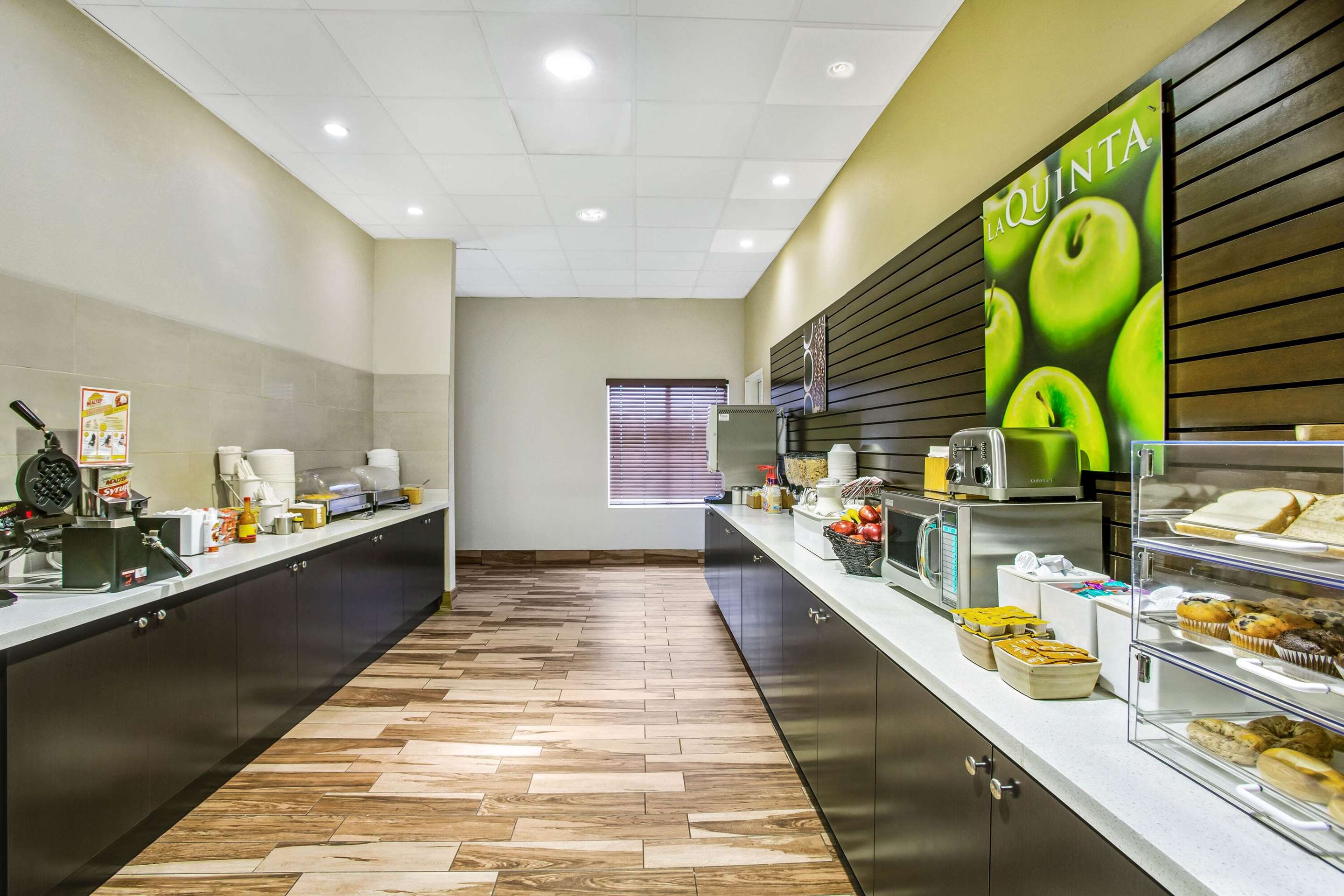 Property amenity | La Quinta Inn & Suites by Wyndham Karnes City - Kenedy