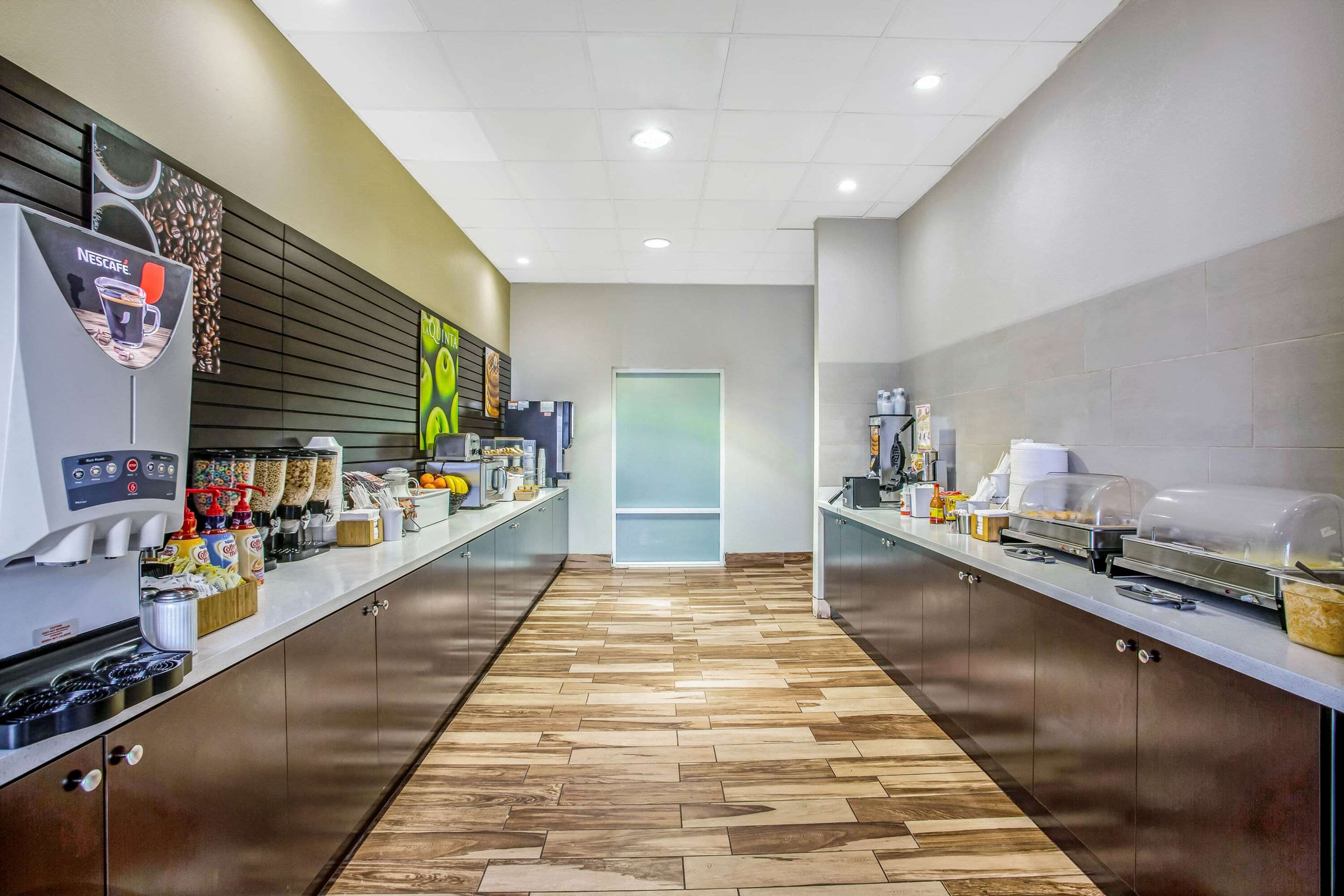 Property amenity | La Quinta Inn & Suites by Wyndham Karnes City - Kenedy