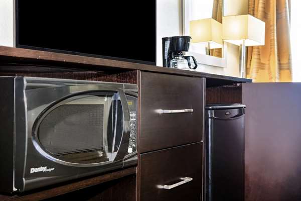  - La Quinta Inn & Suites Karnes City