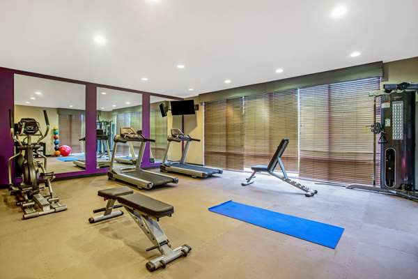 Fitness/ Exercise Room - La Quinta Inn & Suites Karnes City