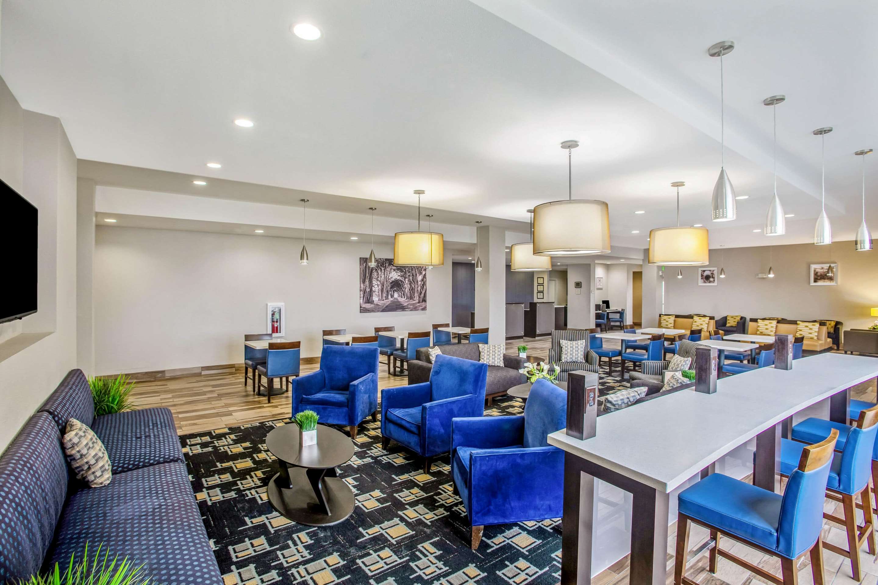 Lobby | La Quinta Inn & Suites by Wyndham Karnes City - Kenedy