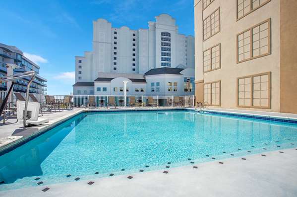Pool - La Quinta Inn & Suites Ocean City