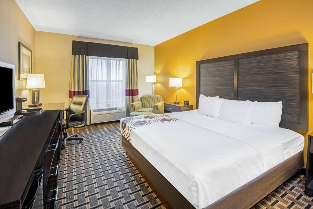 LA QUINTA INN STE NORTH LAKE TEXOMA-guestroom-Guest Room,On-Site.jpg