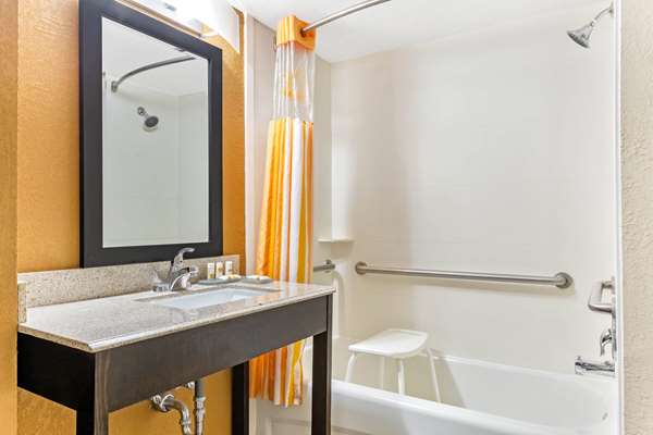  - La Quinta Inn & Suites North Tampa - I-75, Exit 270