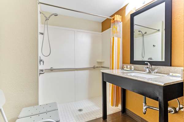  - La Quinta Inn & Suites North Tampa - I-75, Exit 270