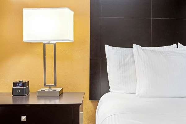  - La Quinta Inn & Suites North Tampa - I-75, Exit 270