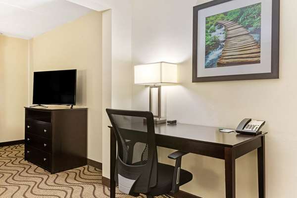  - La Quinta Inn & Suites North Tampa - I-75, Exit 270