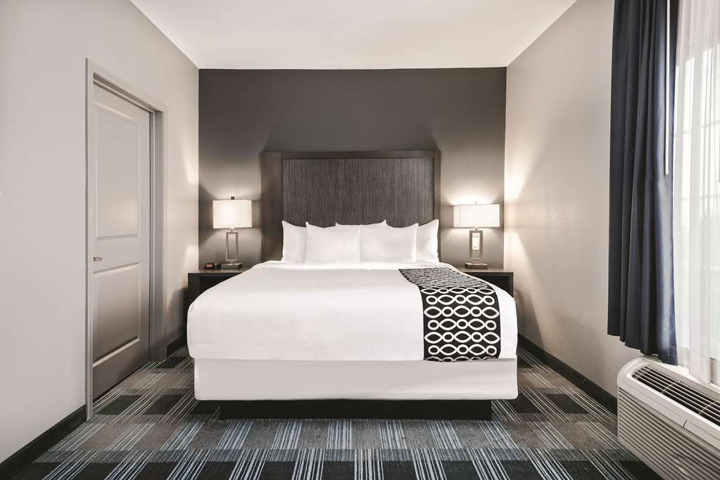 LA QUINTA INN STE VICTORIA - SOUTH-guestroom-Guest Room,Suite,On-Site.jpg