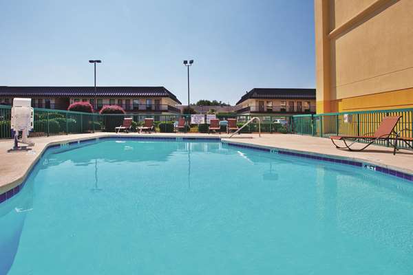 Pool - La Quinta Inn & Suites Florence - I-95, Exit 164