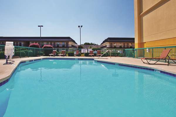 Pool - La Quinta Inn & Suites Florence - I-95, Exit 164