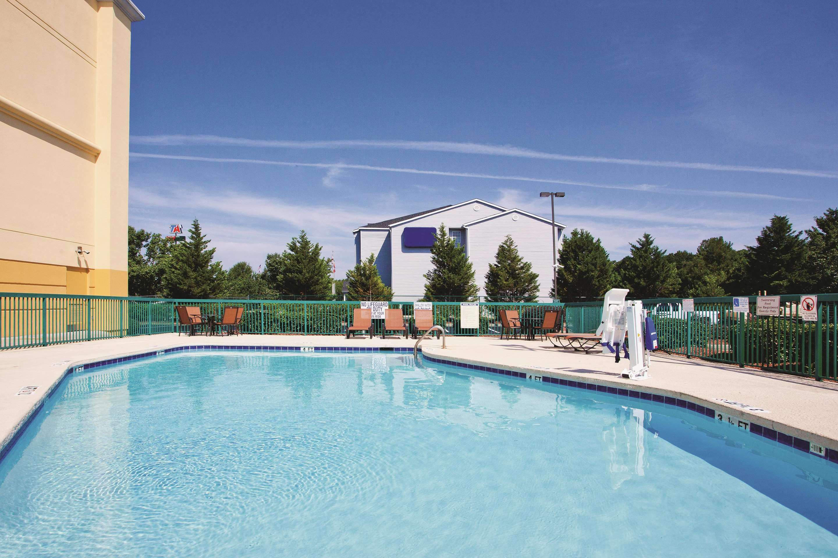 Pool | La Quinta by Wyndham Florence