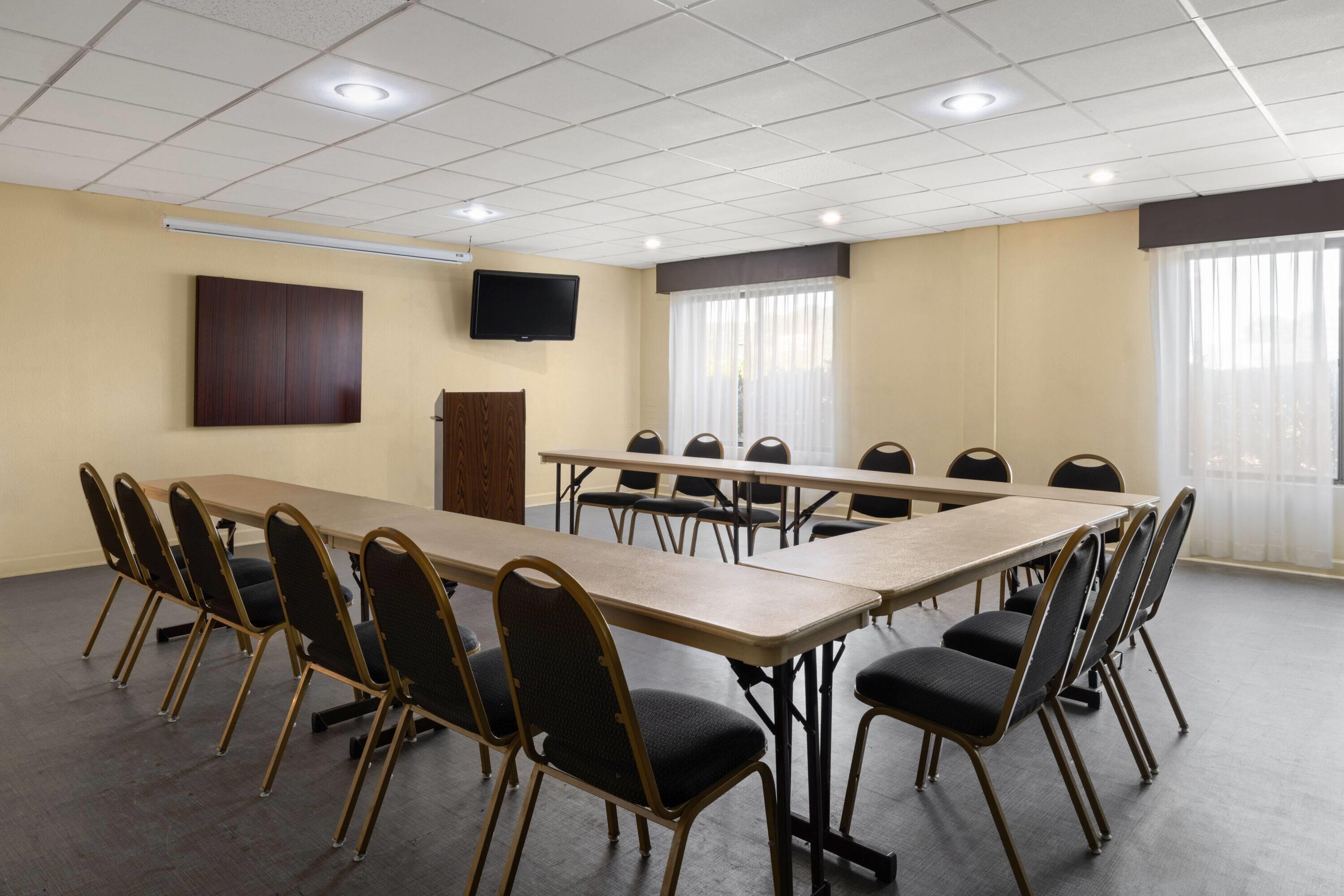 Meeting Room | La Quinta by Wyndham Florence