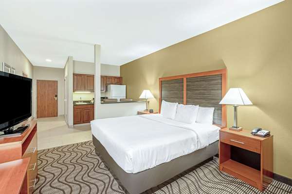 Suite - La Quinta Inn & Suites Midwest City - I-40, Exit 156A & 156B