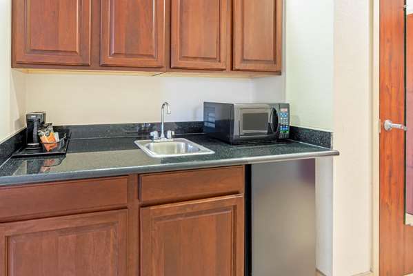 Suite - La Quinta Inn & Suites Midwest City - I-40, Exit 156A & 156B