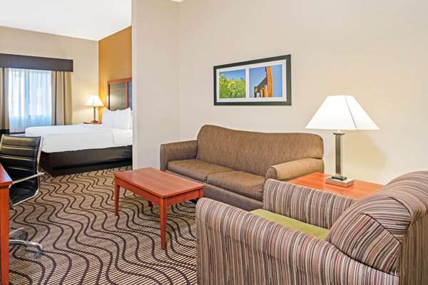  - La Quinta Inn & Suites Midwest City - I-40, Exit 156A & 156B