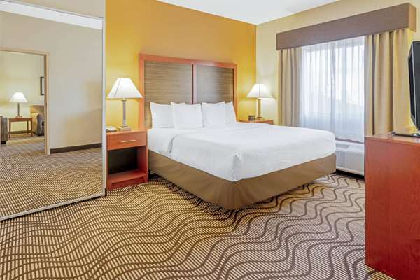 Suite - La Quinta Inn & Suites Midwest City - I-40, Exit 156A & 156B