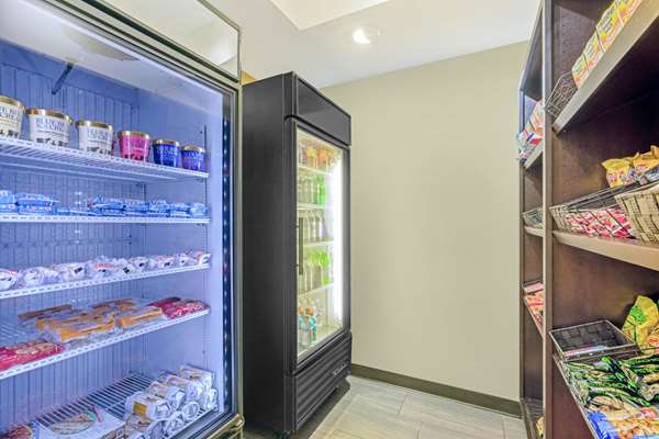  - La Quinta Inn & Suites Midwest City - I-40, Exit 156A & 156B