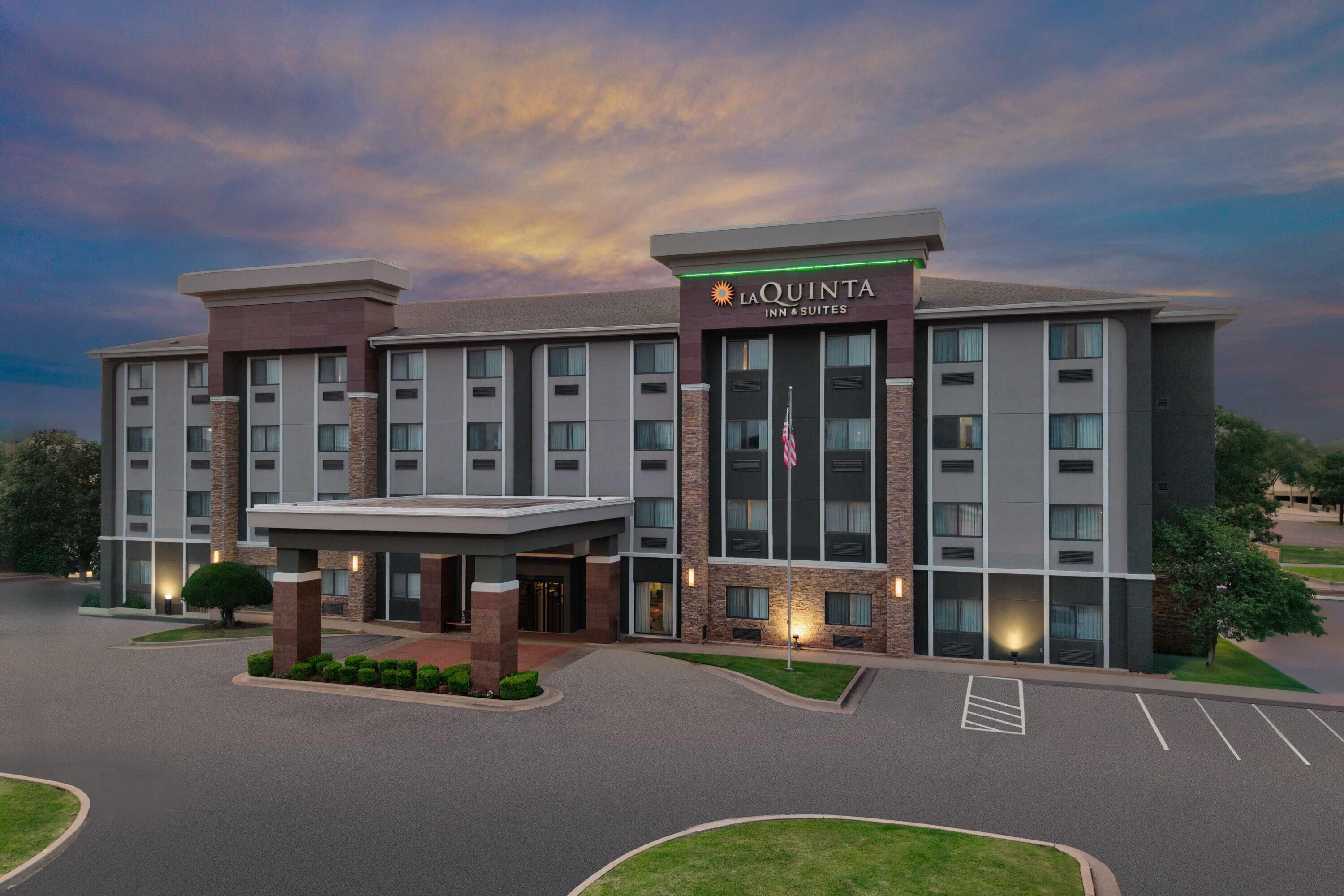 Exterior | La Quinta Inn & Suites by Wyndham Midwest City - Tinker AFB